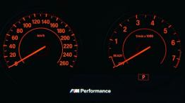 BMW M135i - prędkościomierz