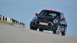 Mini John Cooper Works 2015 - widok z przodu