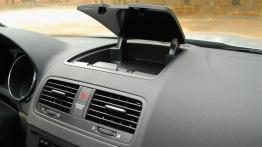 Skoda Yeti Outdoor 2.0 TDI 170KM - galeria redakcyjna - schowek przedni otwarty