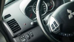 Mitsubishi L200 IV Facelifting - galeria redakcyjna - deska rozdzielcza