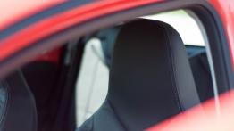 Toyota Aygo II Hatchback 5d - galeria redakcyjna (2) - zagłówek na fotelu kierowcy, widok z przodu