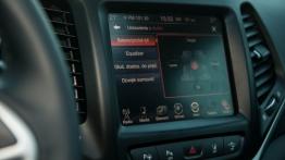 Jeep Cherokee V 2.0 MJD 170KM - galeria redakcyjna - ekran systemu multimedialnego