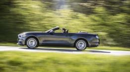 Ford Mustang VI Cabrio EcoBoost (2015) - wersja europejska - lewy bok