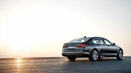 BMW serii 7 G12 750Li xDrive (2016) - widok z tyłu