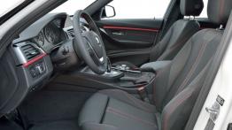 BMW 320d EfficientDynamics Touring Facelifting (2015) - widok ogólny wnętrza z przodu