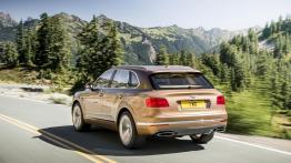 Bentley Bantayga (2016) - widok z tyłu