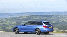 BMW 330d xDrive M Sport Touring (2016) - widok z tyłu