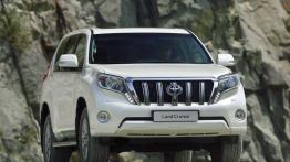 Toyota Land Cruiser 2.8 D-4D (2016) - widok z przodu