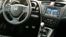 Honda Civic IX Hatchback 5d 1.8 i-VTEC 142KM - galeria redakcyjna - kokpit