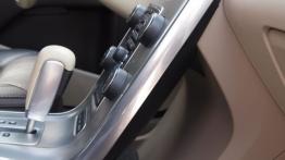 Volvo XC70 II Kombi 2.4 D5 215KM - galeria redakcyjna - inny element wnętrza z przodu