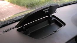 Chevrolet Cruze Hatchback 5d 1.8 16V DOHC 141KM - galeria redakcyjna - schowek przedni otwarty