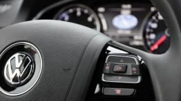 Volkswagen Touareg II SUV 4.2 V8 TDI 340KM - galeria redakcyjna - sterowanie w kierownicy