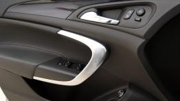 Opel Insignia Country Tourer 2.0 - galeria redakcyjna - drzwi kierowcy od wewnątrz
