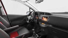 Toyota Yaris III Facelifting (2014) - widok ogólny wnętrza z przodu