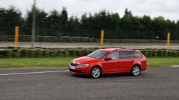 Skoda Octavia III RS i 4x4 - galeria redakcyjna - lewy bok