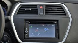Suzuki SX4 S-cross 1.6 VVT 120KM - galeria redakcyjna - konsola środkowa