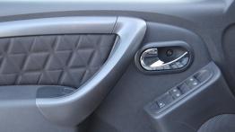 Dacia Duster Facelifting 1.5 dCi - galeria redakcyjna - drzwi kierowcy od wewnątrz