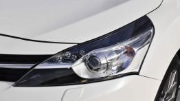 Toyota Verso Facelifting - lewy przedni reflektor - wyłączony