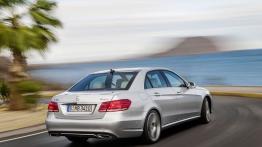 Mercedes E 350 4MATIC Facelifting - widok z tyłu