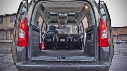 Citroen Berlingo II Combi 1.6 HDI FAP 110KM - galeria redakcyjna - tylna kanapa złożona, widok z bag