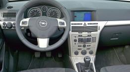 Opel Astra III TwinTop 2007 - kokpit