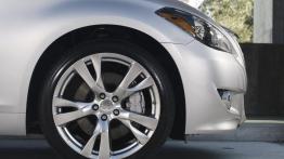 Infiniti M 2010 - koło