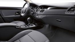 Renault Laguna po liftingu - pełny panel przedni