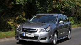 Subaru Legacy Kombi 2010 - widok z przodu