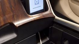 Toyota Venza Facelifting - konsola środkowa