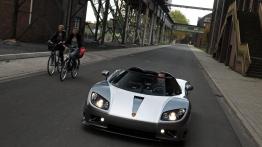 Koenigsegg CCR Edo Competition - przód - reflektory włączone