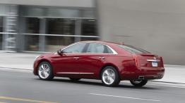 Cadillac XTS - lewy bok