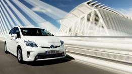 Toyota Prius Plug-in Hybrid - widok z przodu