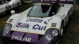 Jaguar XJ - widok z przodu