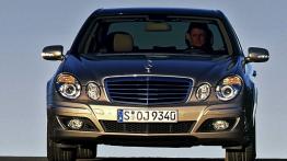 Mercedes Klasa E 2006 - widok z przodu