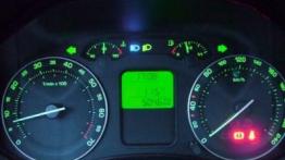 Skoda Octavia II 1.6 Ambiente - galeria redakcyjna - deska rozdzielcza