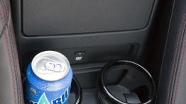 Mazda MX-5 IV (2015) - akcesoria funkcjonalne między fotelami