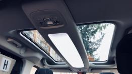 Opel Combo Life 1.5 Turbo 131 KM - galeria redakcyjna - szyberdach od wewn?trz - widok z ty?u