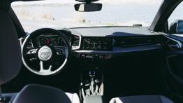 Audi A1 1.0 30 TFSI 116 KM - galeria redakcyjna - inny element panelu przedniego