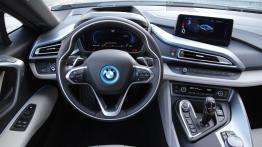 BMW i8 362KM - galeria redakcyjna (2) - kokpit
