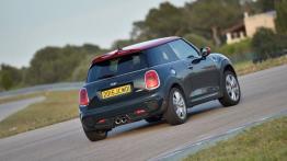 Mini John Cooper Works 2015 - widok z tyłu
