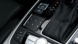 Audi A6 C7 Allroad quattro Facelifting - galeria redakcyjna - panel sterowania na tunelu środkowym