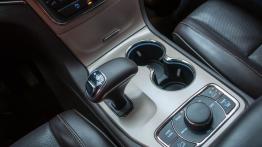 Jeep Grand Cherokee IV Facelifting - galeria redakcyjna (2) - tunel środkowy między fotelami