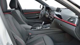 BMW 320d EfficientDynamics Touring Facelifting (2015) - widok ogólny wnętrza z przodu