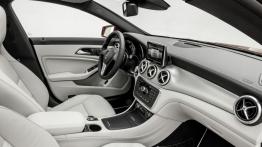 Mercedes CLA 220 CDI (C117) 2012 - pełny panel przedni