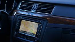 Skoda Superb II Sedan 2.0 TSI 200KM - galeria redakcyjna - konsola środkowa