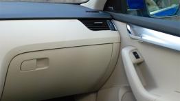 Skoda Octavia III Kombi  KM - galeria redakcyjna - schowek przedni zamknięty