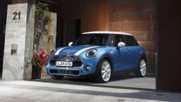 Mini Cooper S 2014 - wersja 5-drzwiowa - widok z przodu