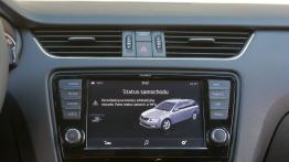 Skoda Octavia III Kombi 4x4 TDI (2013) - ekran systemu multimedialnego