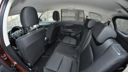 Mitsubishi Outlander III 2.2 DI-D - galeria redakcyjna - tylna kanapa