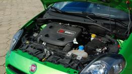 Fiat Punto 2012 0.9 TwinAir 8V 85KM - galeria redakcyjna - maska otwarta